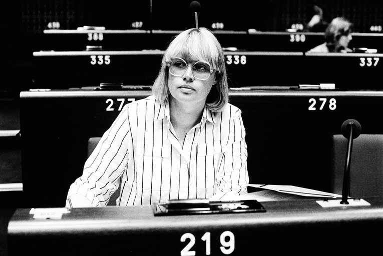 Fotografia 17: The MEP Magdalene HOFF during a session in the hemicycle of Strasbourg in June 1982.