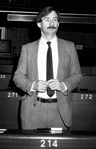 Photo 4 : The MEP Geoffrey W. HOON during a session in Strasbourg in January 1985.