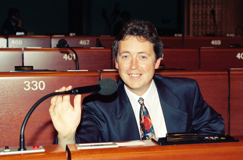 Billede 3: MEP Simon Francis MURPHY takes part in a plenary session in Strasbourg in July 1994