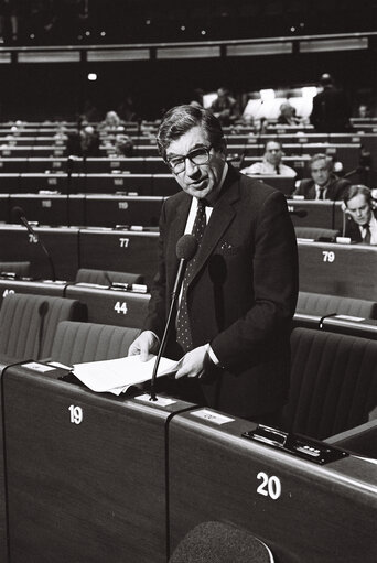 Foto 3: The Commissioner for the Environment, Consumer Protection and Transport in plenary session in Strasbourg in November 1986.