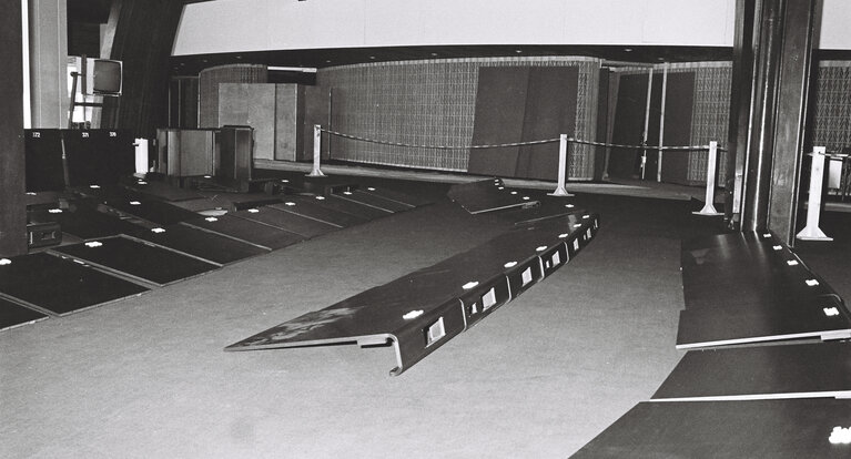 Photo 7 : Reorganization of the number of places in the hemicycle of Strasbourg after the enlargement ( Spain and Portugal )