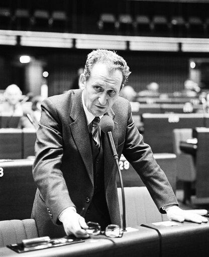 Nuotrauka 9: The MEP Mario PEDINI during a session in Strasbourg on May 1981.