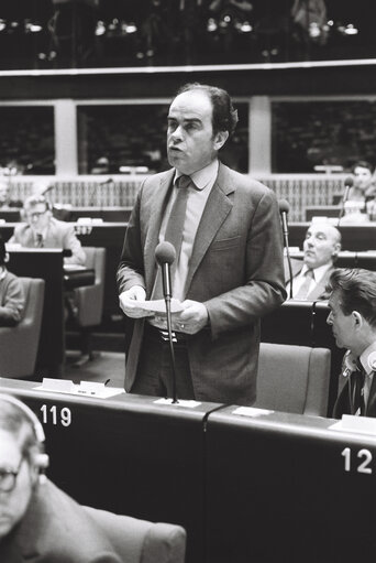 Fotografi 5: MEP Georges MARCHAIS during a session in Strasbourg in March 1980.