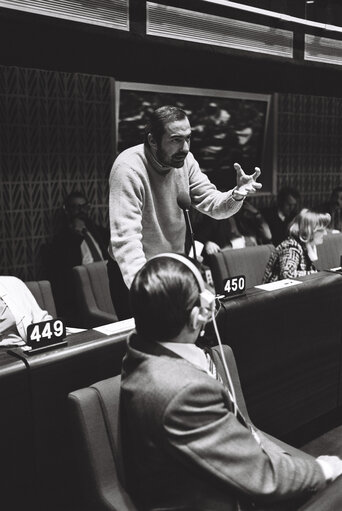 Zdjęcie 12: The MEP Mario CAPANNA during a session in the hemicycle of Strasbourg in November 1979.