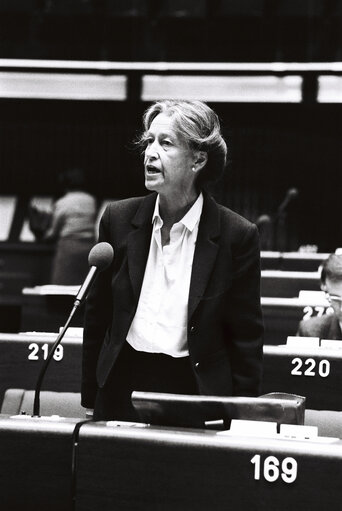 Fotografie 33: The MEP Katharina FOCKE during a session in Strasbourg in April 1980.