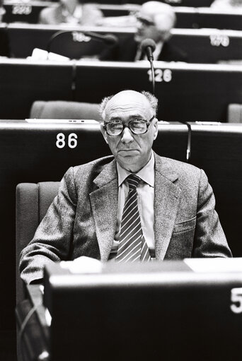 Fotografija 13: Gerard JAQUET during a plenary session in Strasbourg in October 1979.