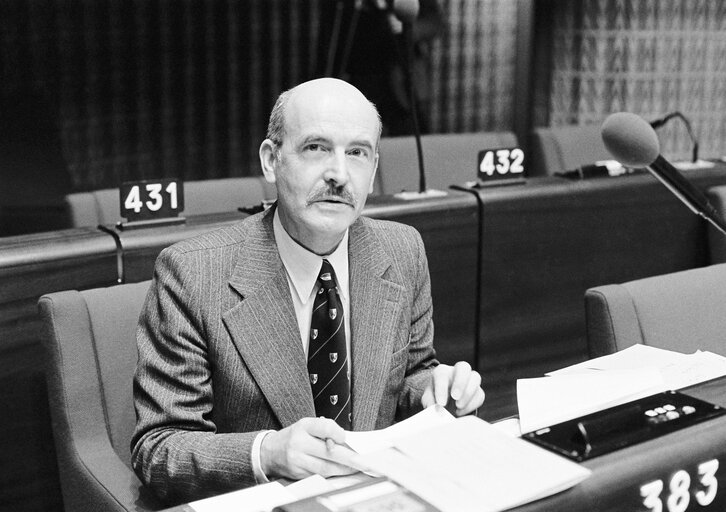 Снимка 6: The MEP Pierre BERNARD during a session in Strasbourg in May 1983.