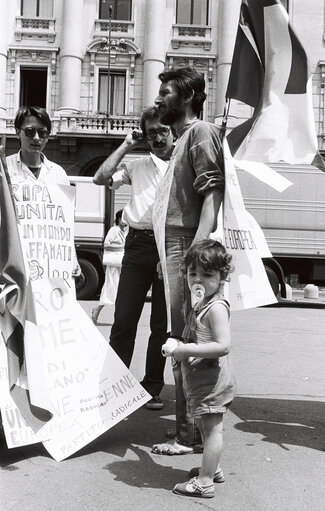 Foto 1: Biggest popular demonstration in the history of the federalist movement, and was held in conjunction with the European Council summit of June 28 and 29 1985, in which the majority supported the creation of an Intergovernmental Conference to review to Community treaties.