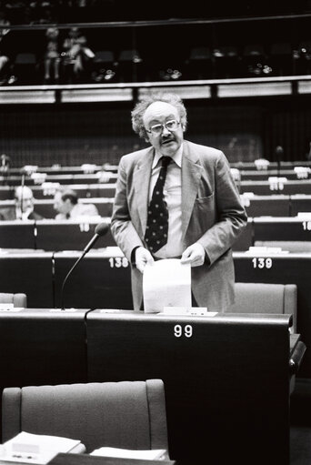 The MEP Robert BATTERSBY during a session in Strasbourg on May 1980.