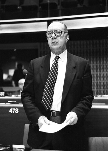 Fotografie 2: The MEP Eolo PARODI during a session in Strasbourg in December 1985.