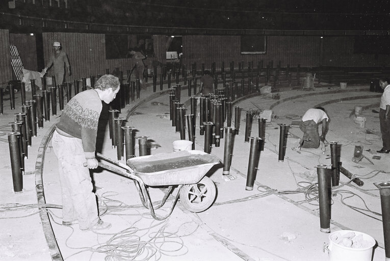 Foto 9: Reorganization of the number of places in the hemicycle of Strasbourg after the enlargement ( Spain and Portugal )