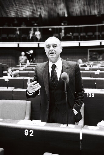 Fotografie 9: The MEP Dario  ANTONIOZZI during a session in Strasbourg in April 1980.