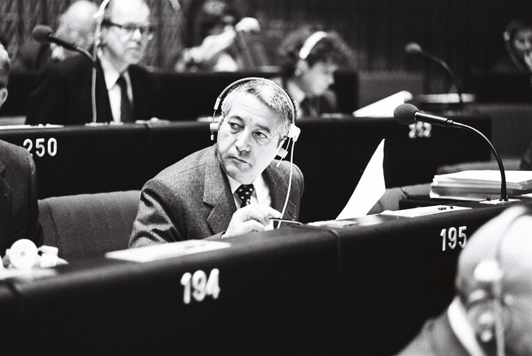 The MEP Robert DELOROZOY during a session in Strasbourg in November 1979.