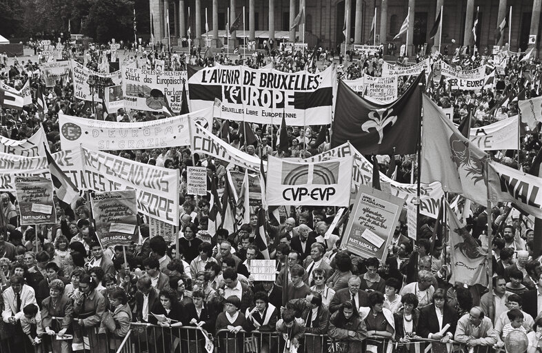 Nuotrauka 3: Demonstration on the Future of Europe in Brussels on June 6, 1987.