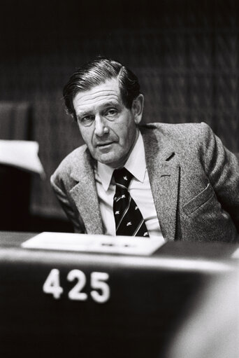 Fotografija 6: The MEP Frederick A. TUCKMAN during a session in the hemicycle of Strasbourg in November 1979.