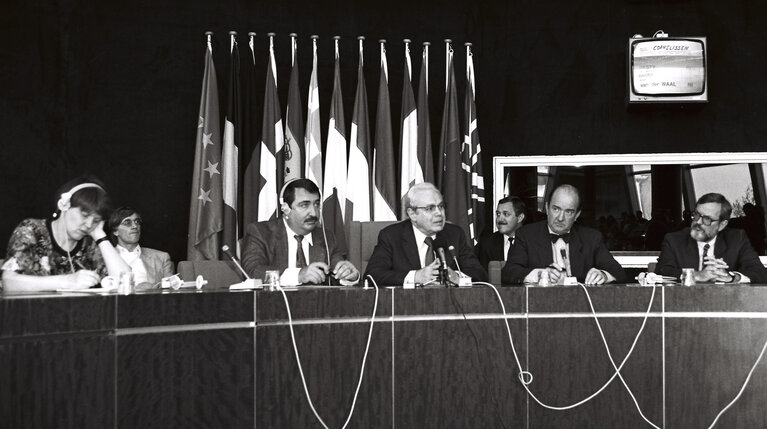 Press Conference : Javier PEREZ DE CUELLAR, Secretary-General of the United Nations visits the European Parliament