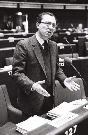 Zdjęcie 11: The MEP Jacques DELORS during a session in Strasbourg in January 1980.