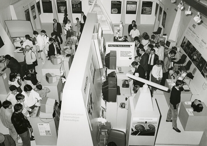 Снимка 6: New technology exhibition Europe 2000 in Strasbourg on October 1985.