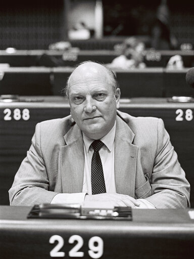 Nuotrauka 1: The MEP Karl-Heinz HOFFMANN during a session in Strasbourg in May 1981.