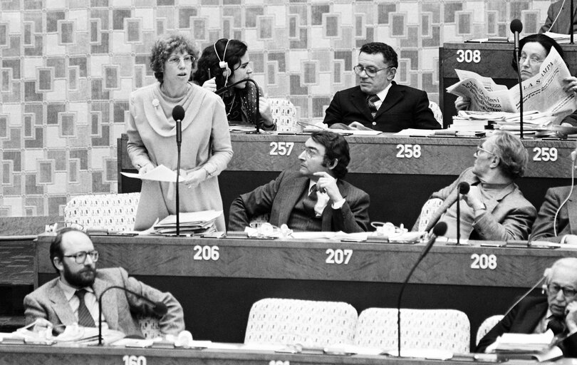 Fotografi 34: The MEP Sylvie LEROUX during a session in Luxembourg on February 1981.