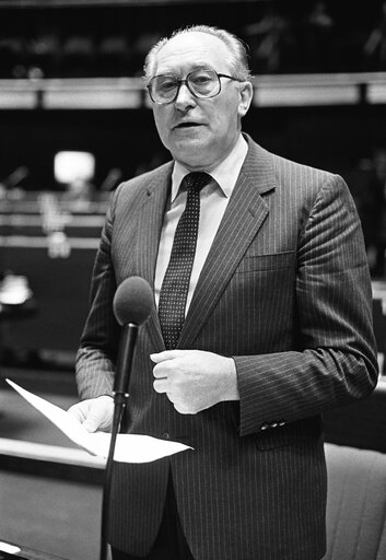 Valokuva 40: The MEP Willem ALBERS during a session in Strasbourg on May 1981.