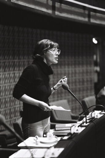 Fotografi 42: The MEP Heidemarie WIECZOREK-ZEUL during a session in Strasbourg in February 1980.