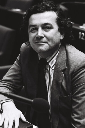 Fotografi 8: The MEP Richard A. BALFE during a session in the hemicycle of Strasbourg in December 1979.