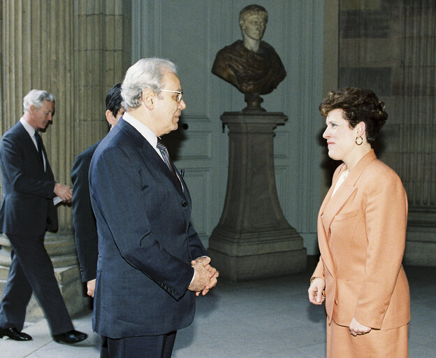 Javier PEREZ DE CUELLAR, Secretary-General of the United Nations visits the European Parliament