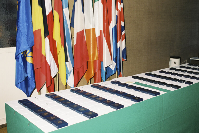 Foto 19: Presentation of medals to long term civil servants by Pierre PFLIMLIN EP President, Bâtiment Schuman Luxembourg