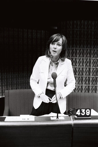 Fotografie 5: The MEP Beate WEBER during a session in Strasbourg in April 1980.