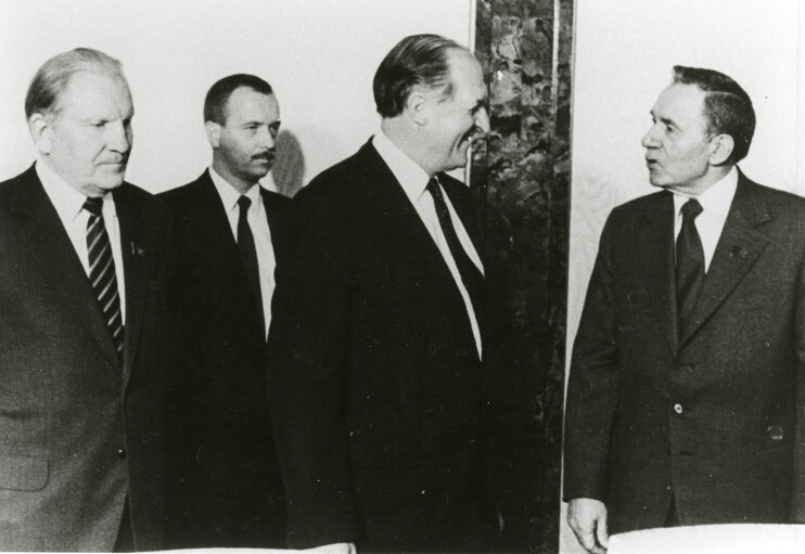 Fotografija 4: Sir Henry PLUMB - EP President, meets Andrey GROMYKO, the President of the USSR Supreme Soviet Presidium during a visit in Moscow on September 1988.