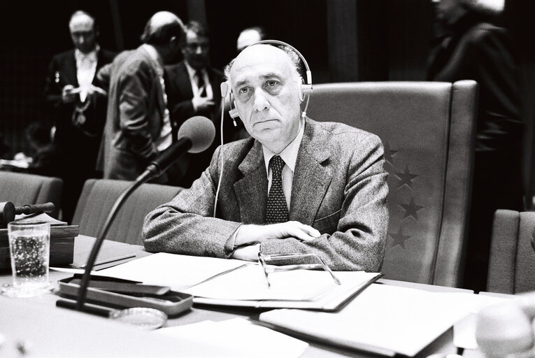 Suriet 47: The European Parliament Vice President Gerard JAQUET during a session in Strasbourg in April 1980.