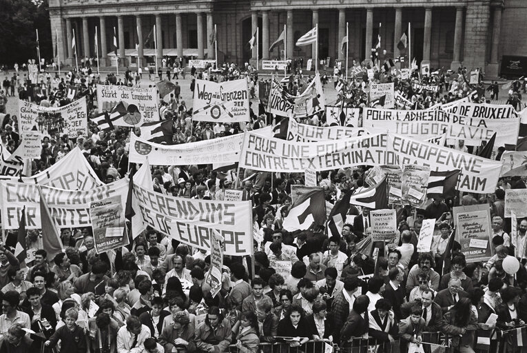 Nuotrauka 6: Demonstration on the Future of Europe in Brussels on June 6, 1987.