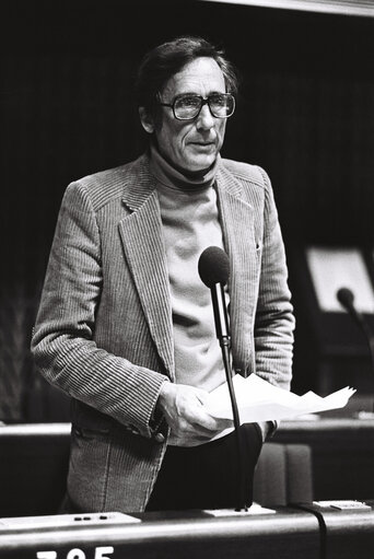 Foto 10: The MEP Giorgio RUFFOLO during a plenary session in Strasbourg in November 1979.