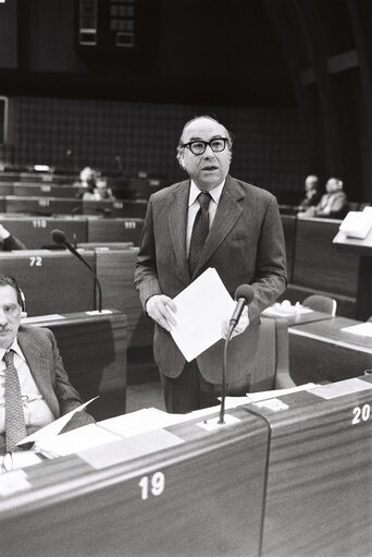 Fotografia 43: The European Commission Roy JENKINS during a session in Strasbourg in April 1980.