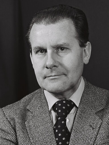 Photo 6 : Portrait of the MEP Gunter RINSCHE in December 1979.