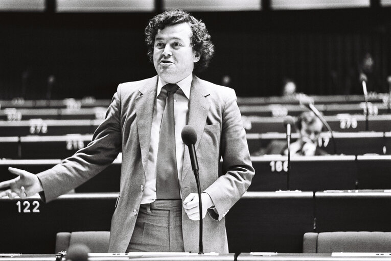 Foto 9: The MEP Richard A. BALFE during a plenary session in Strasbourg in November 1979.