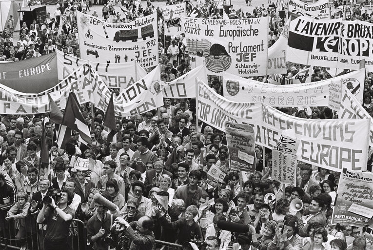 Nuotrauka 7: Demonstration on the Future of Europe in Brussels on June 6, 1987.