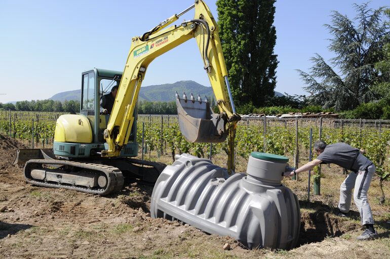 Water recovery tank burried