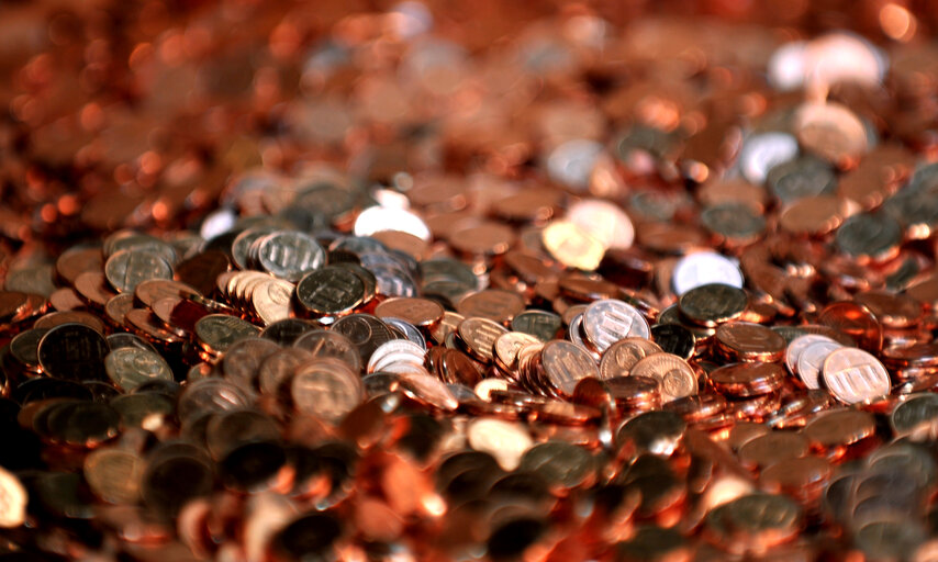 Fotografia 15: Italian euro coins during printing at Zecca dello Stato in Rome