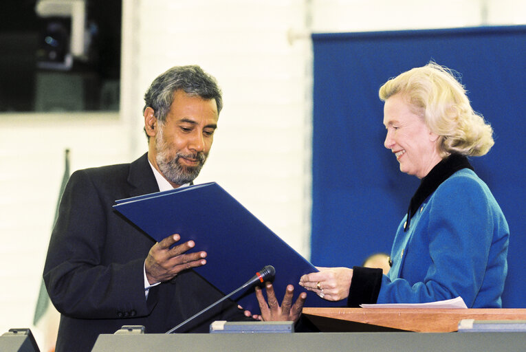 Fotogrāfija 9: Sakharov Prize 1999: Plenary Session with Sakharov's winner Jose Alexandre Xanana GUSMAO