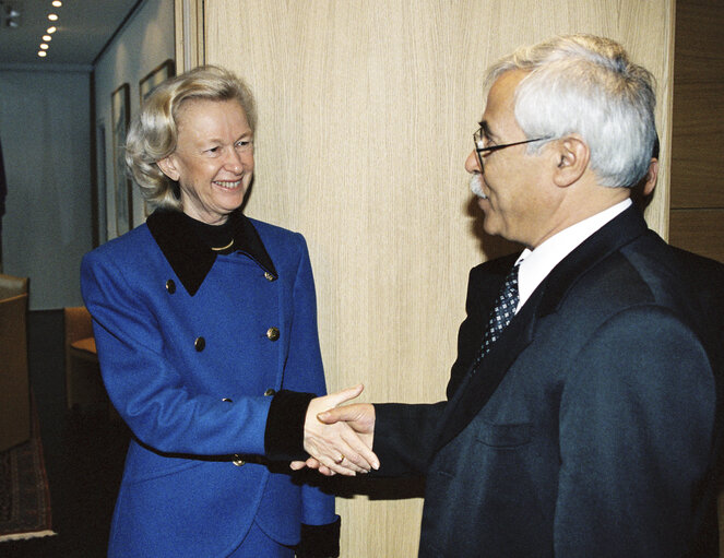 Fotografija 19: Nurit Peled-Elhanan, Dom Zacarias Kamwenho and Izzat Ghazzawi, 2001 Sakharov Prize laureates, are received at the European Parliament