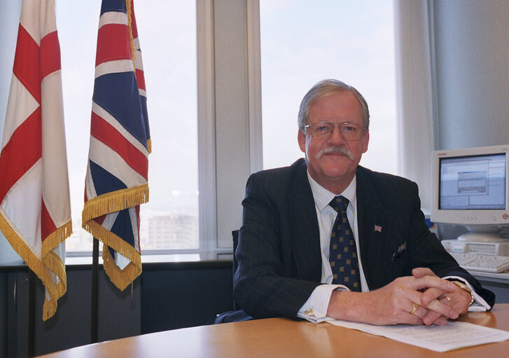 Fotografi 1: Roger HELMER at the EP in Brussels.