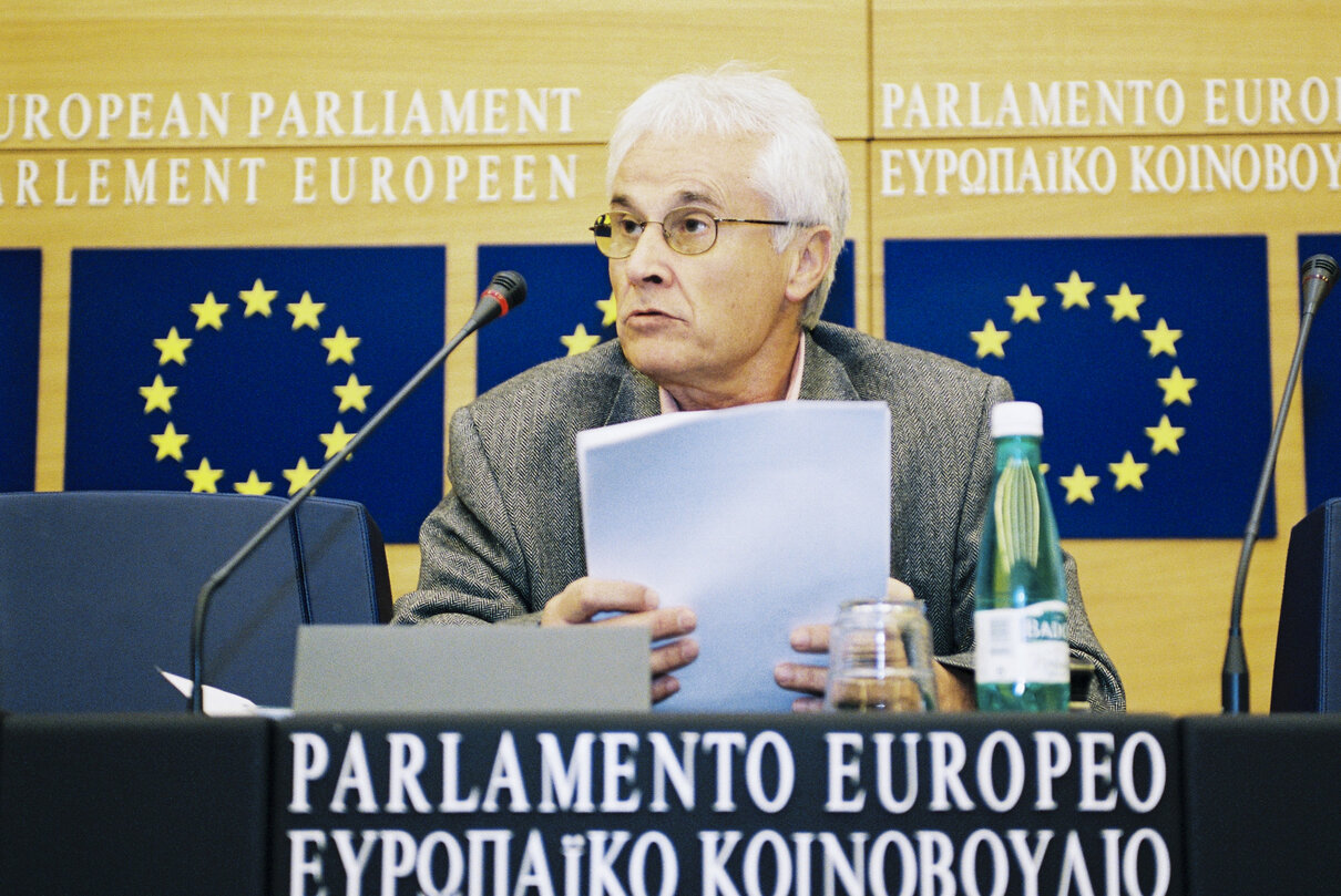 Press conference of MEP Koldo GOROSTIAGA ATXALANDABASO on the draft European Constitution, the nations without a state and Basque country