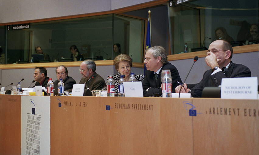 Fotografija 1: AFET Committee meeting with the NATO Secretary General.