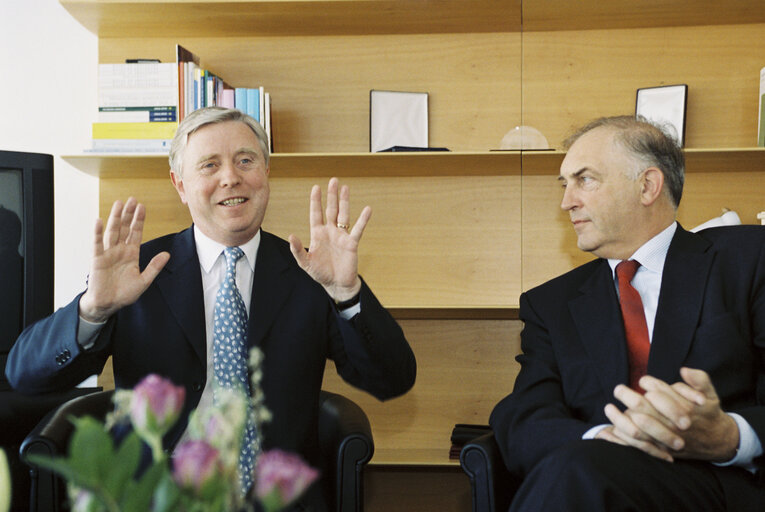 Foto 15: Pat COX - EP President meets with Luxembourg Minister for Humanitarian Aid, and the President of the International Committee of the Red Cross