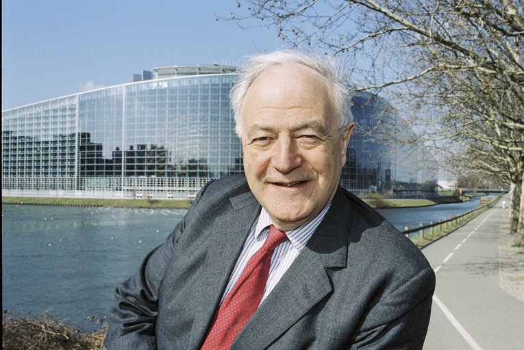 Foto 1: MEP John PURVIS at the European Parliament in Strasbourg