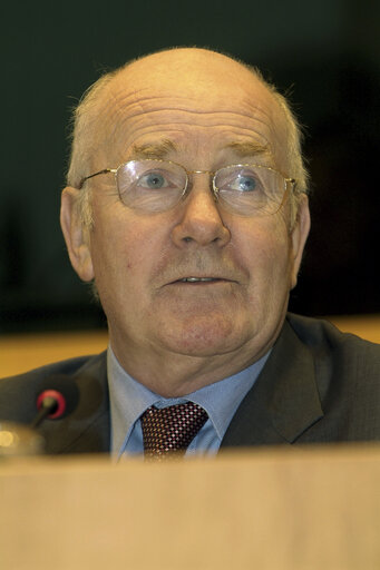 Photo 3 : UK Secretary of State for Defence in a meeting at the EP in Brussels.