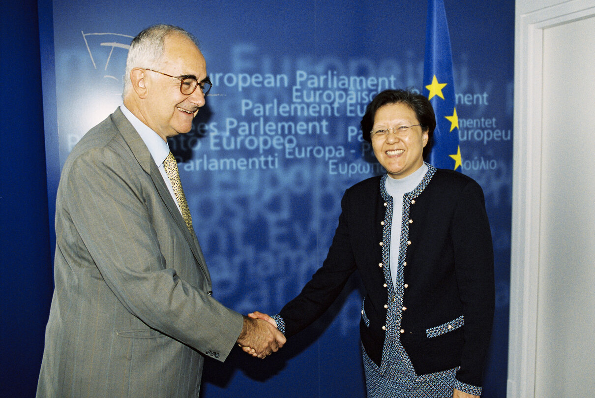 MEP Joan COLOM i NAVAL meets with Rita FAN HSU Lai-Tai, President of the Legislative Council of Hong Kong