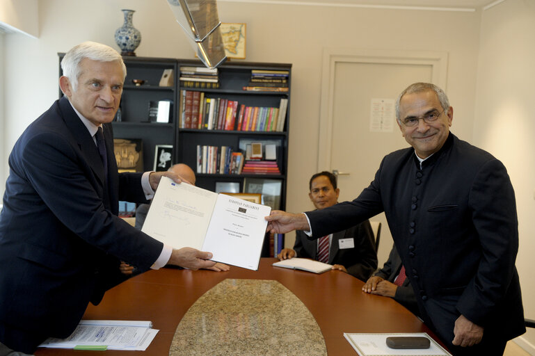 Foto 3: President BUZEK meets President RAMOS HORTA of East Timor.